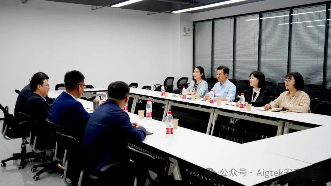 校企合作交流會(huì )議現場(chǎng) 校企合作交流會(huì )議現場(chǎng)